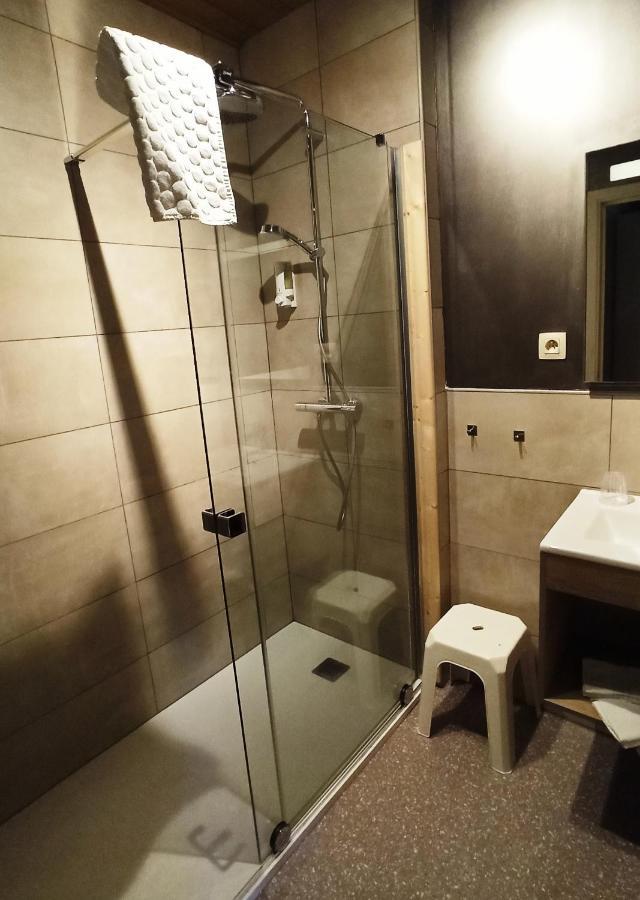Hotel Le Chalet ラ・ロシュ・アン・アルデンヌ エクステリア 写真
